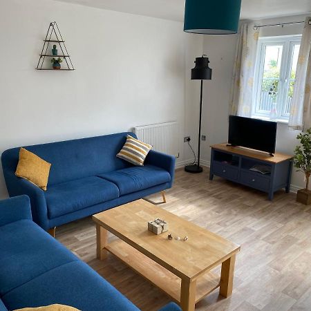 Stylish 3 Bed Home With Allocated Parking For 2 Ліскард Екстер'єр фото